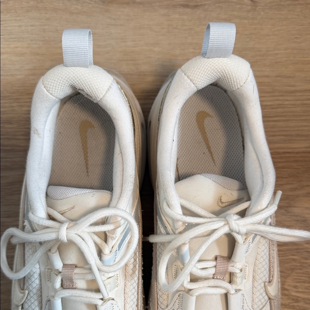 Nike Air Bliss Sneakers - Picture 8 of 10